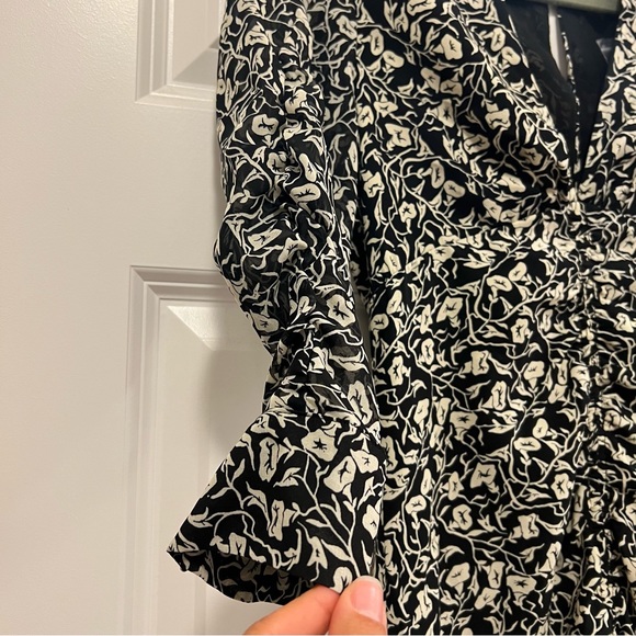 TOPSHOP Ruched Detail V-Neck Dress - Picture 14 of 14